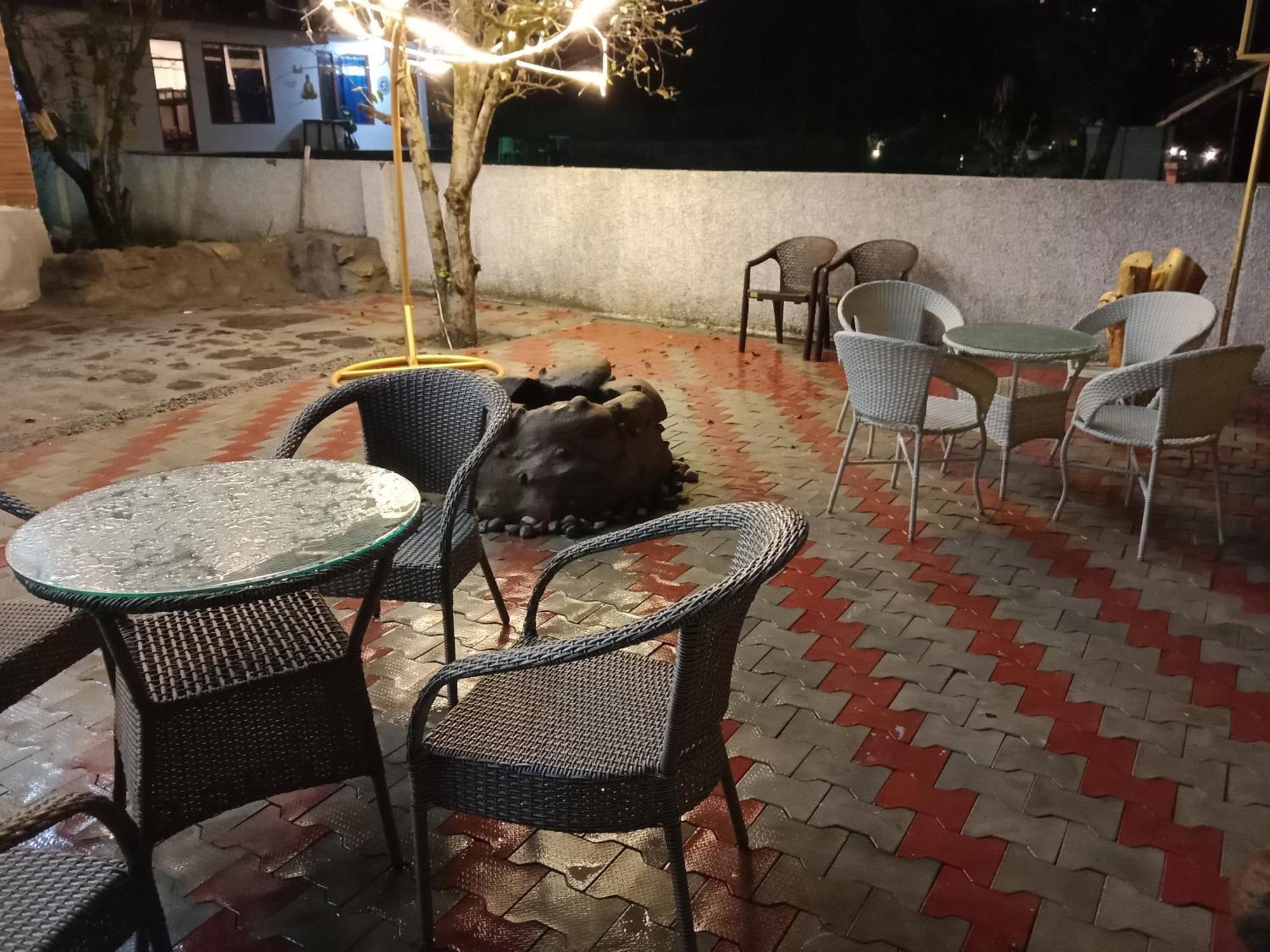 Hotel Apple Flower Manāli Kültér fotó
