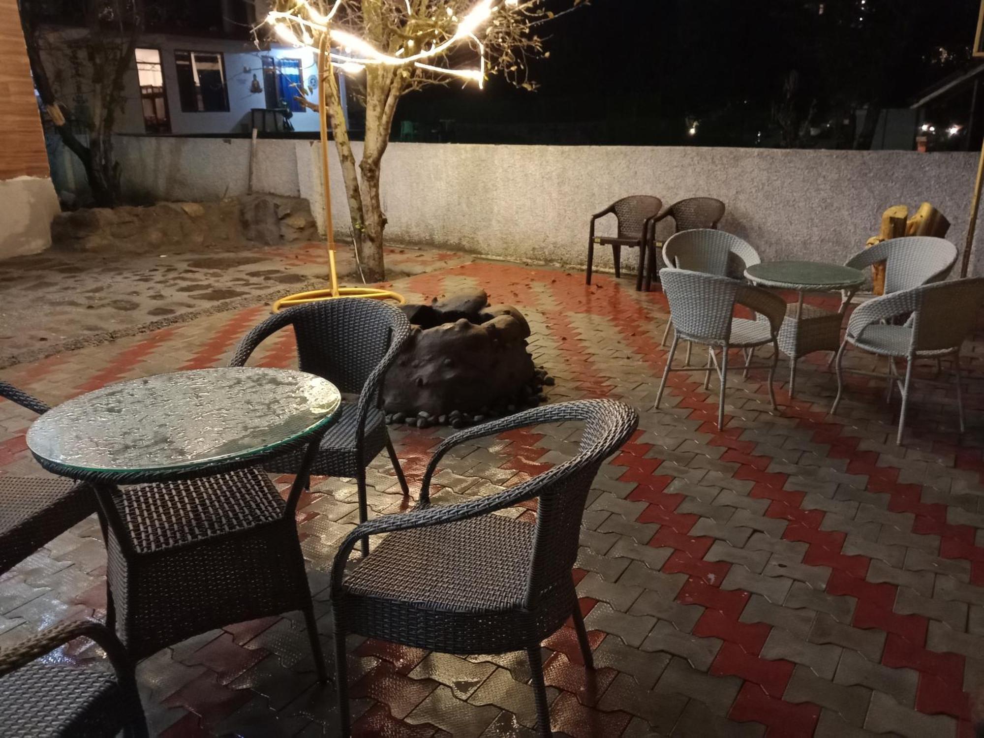Hotel Apple Flower Manāli Kültér fotó