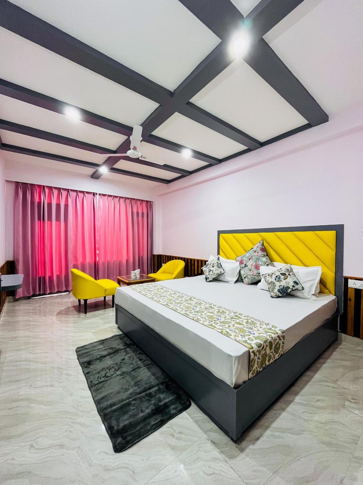 Hotel Apple Flower Manāli Kültér fotó