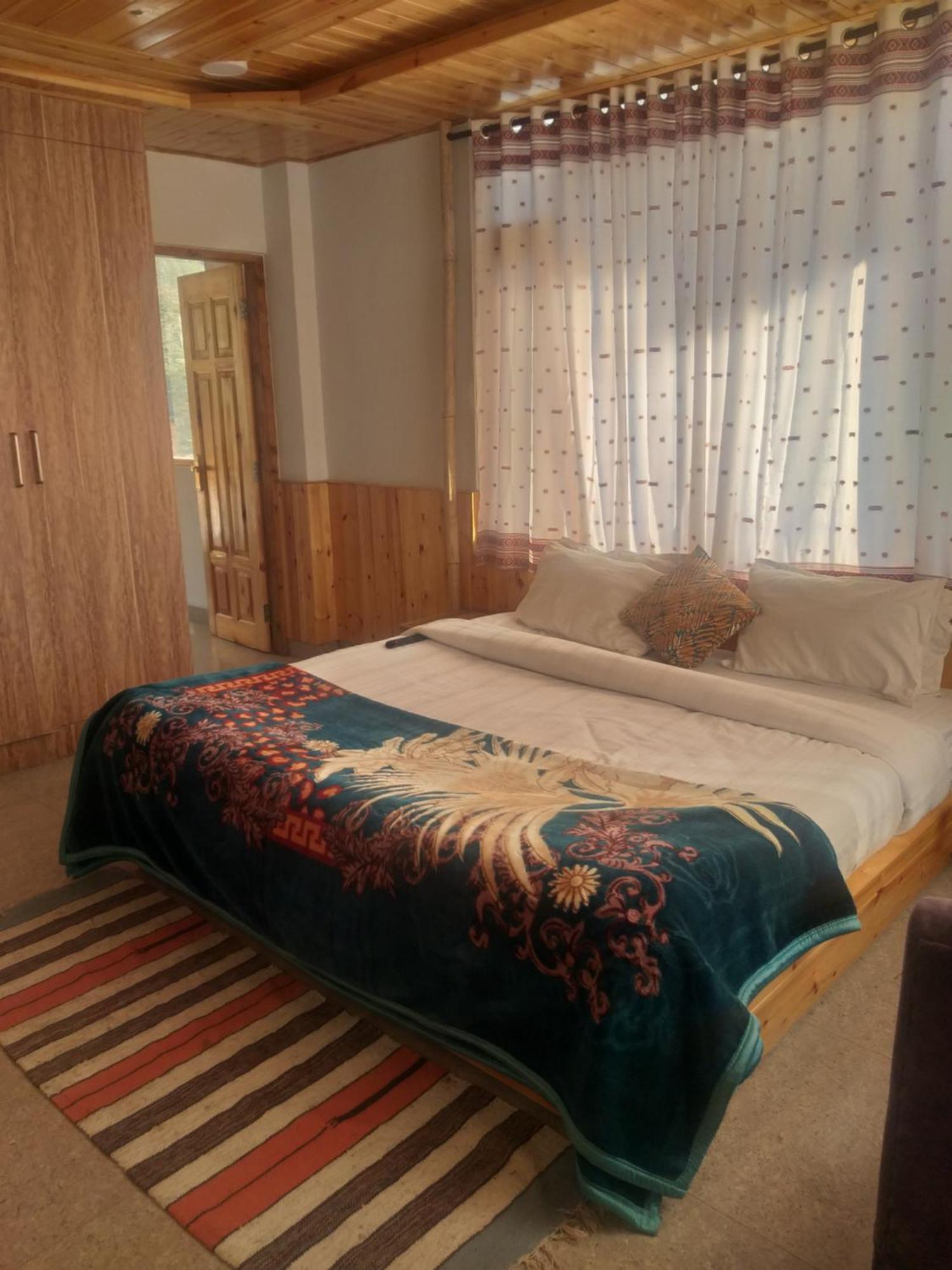 Hotel Apple Flower Manāli Kültér fotó