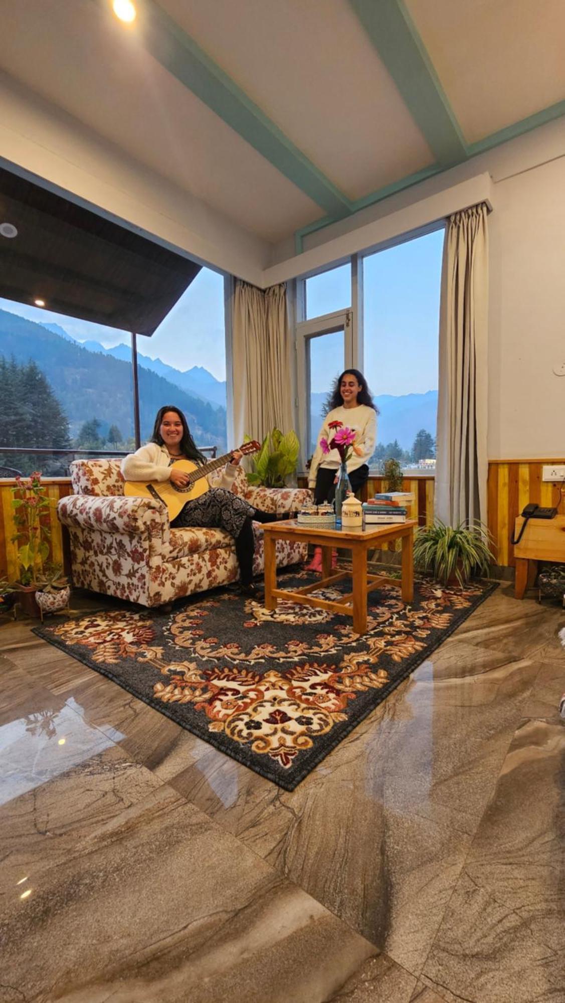 Hotel Apple Flower Manāli Kültér fotó